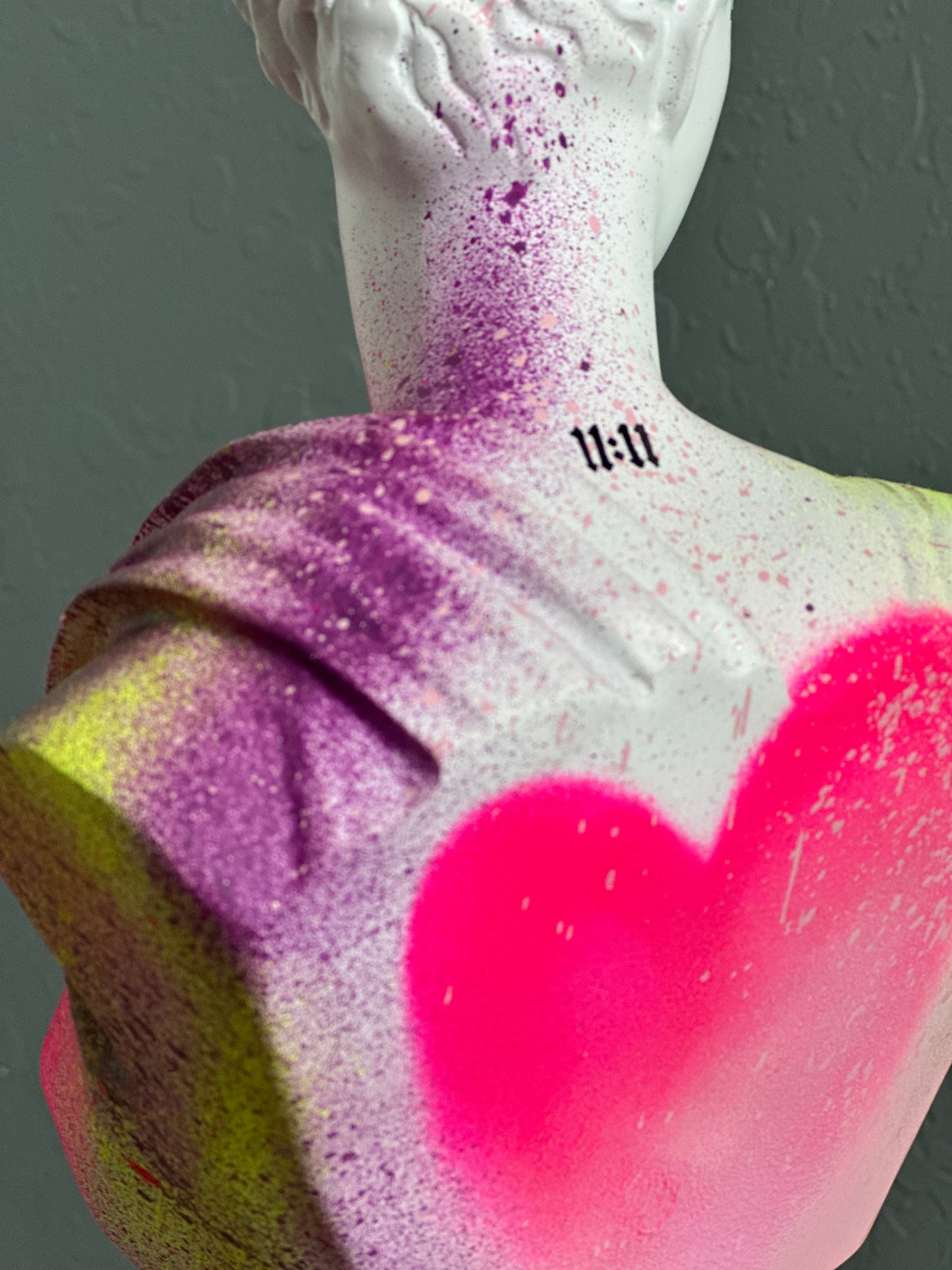 Neon Graffiti Bust (W)