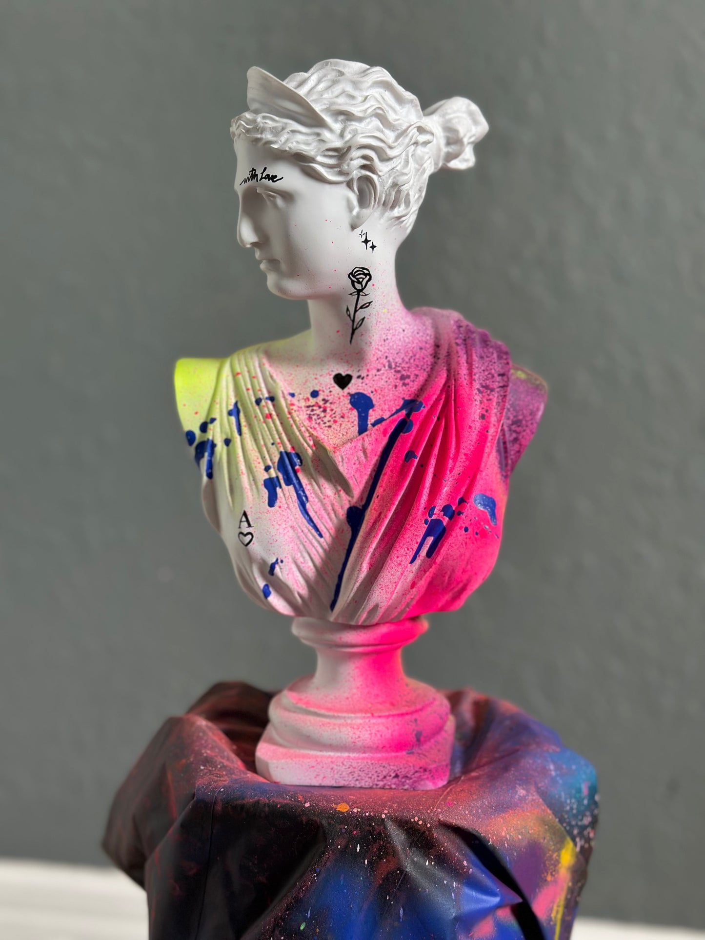 Neon Graffiti Bust (W)